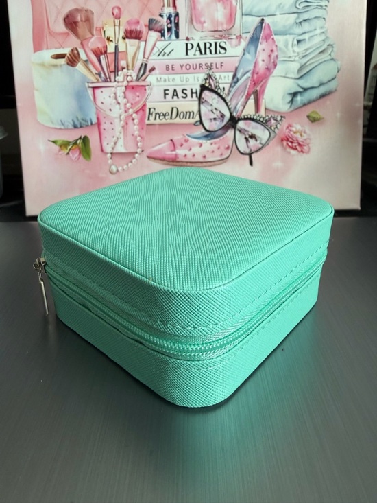 None Accessories - Travel Jewelry Case - Compact Zip Organizer Mint Green New in Box
